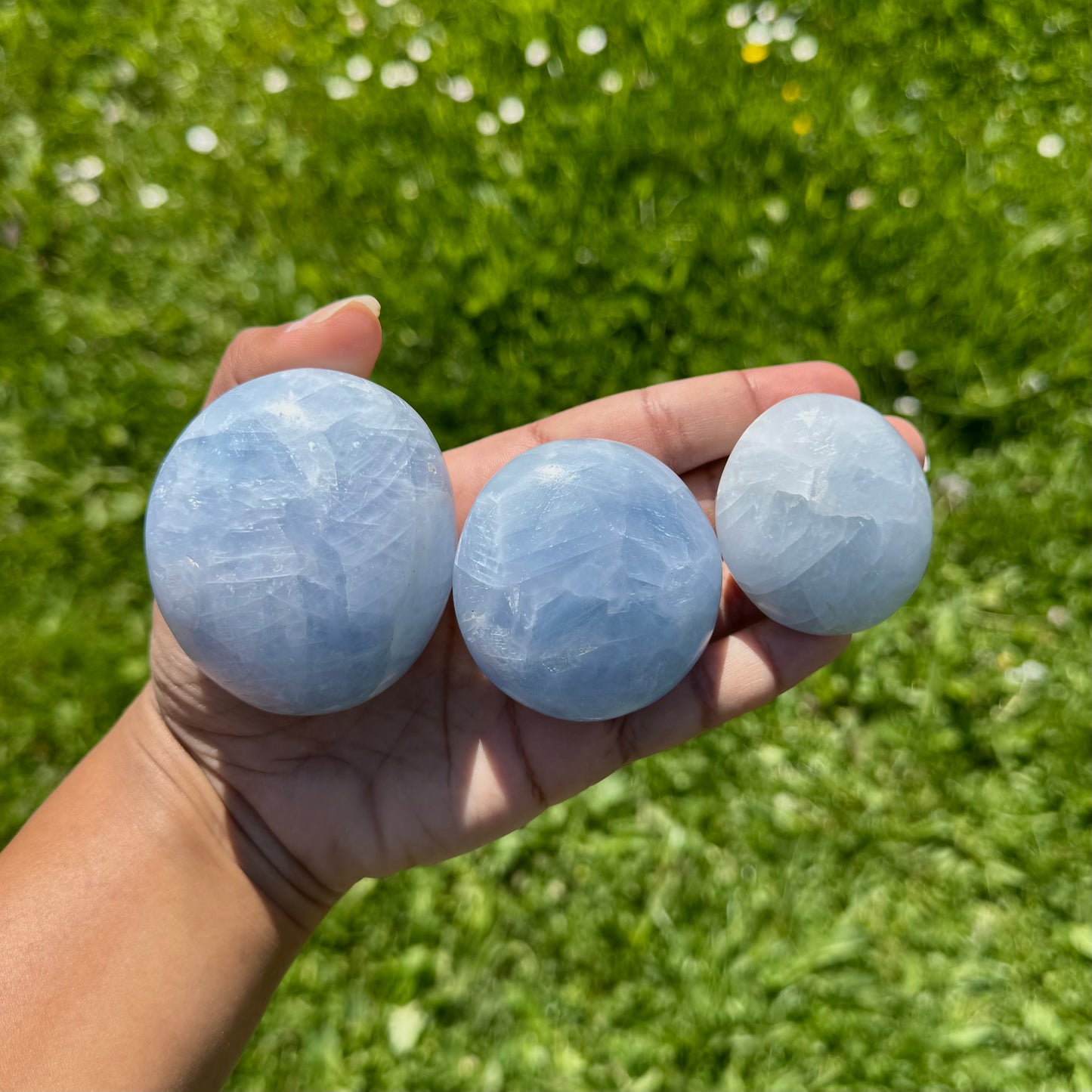 Galet en Calcite Bleue