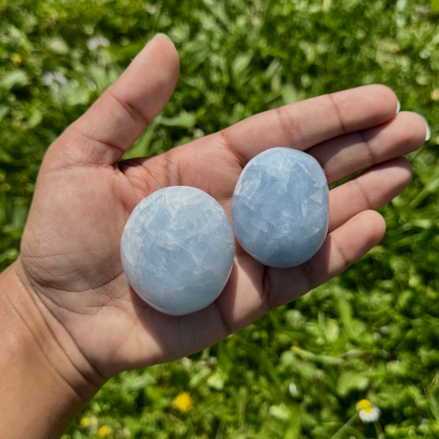 Galet en Calcite Bleue