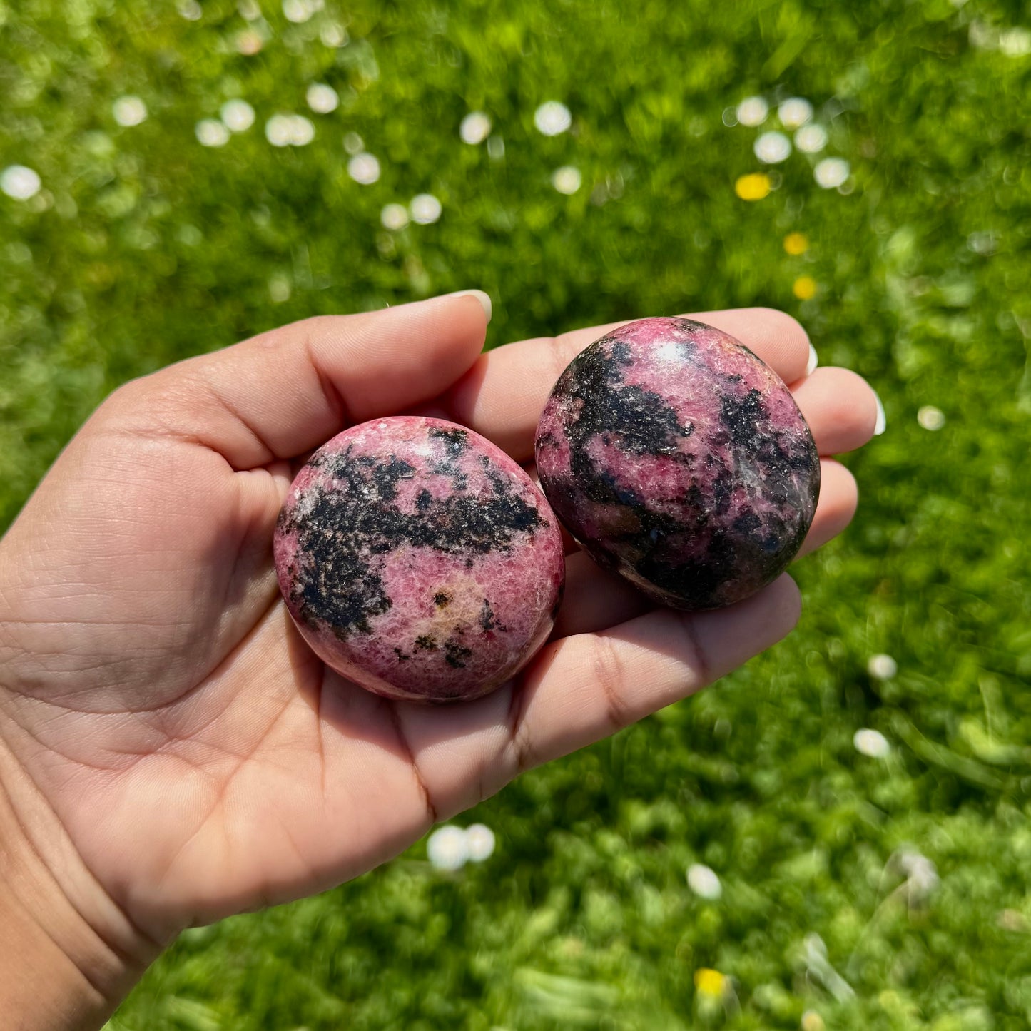 Galet en Rhodonite
