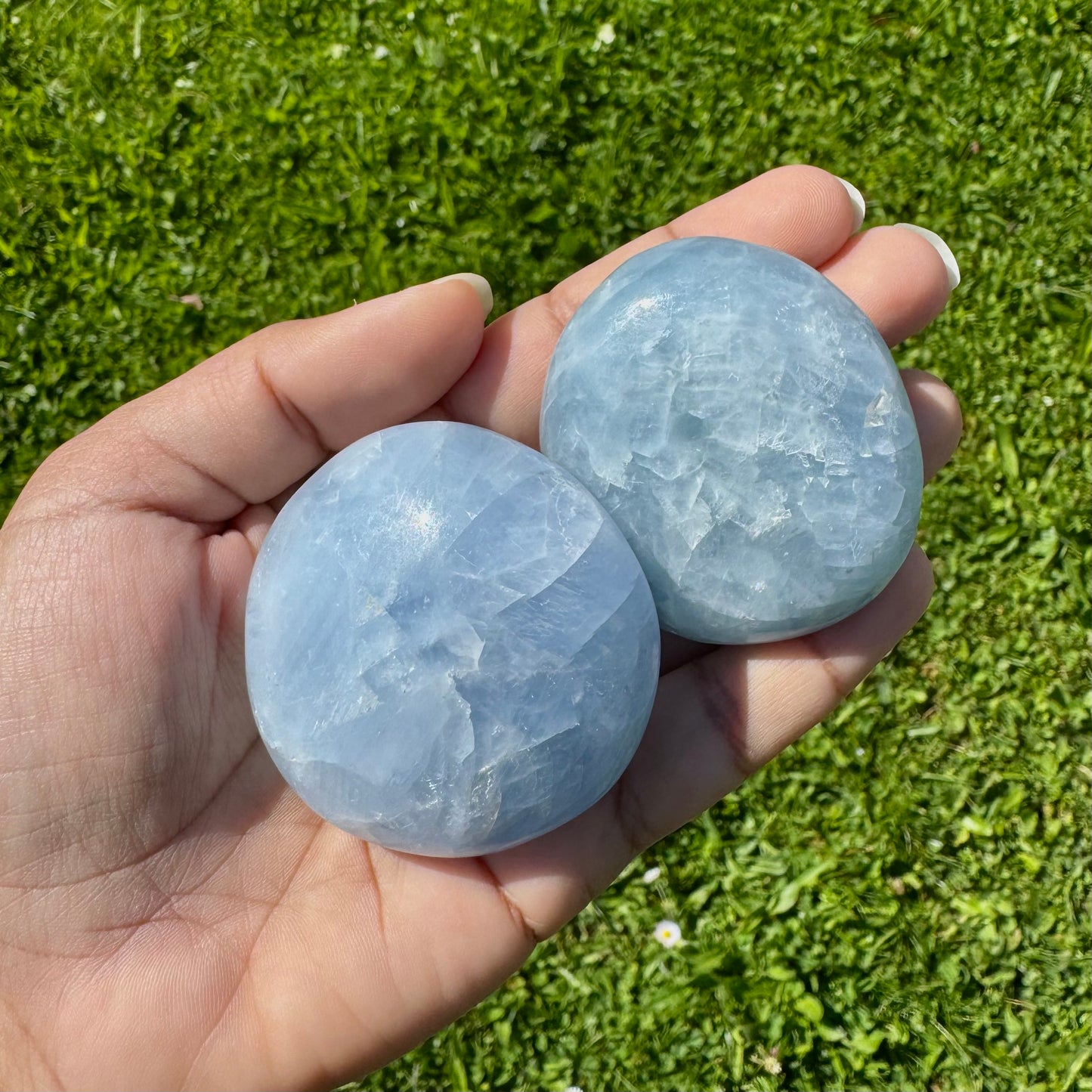 Galet en Calcite Bleue
