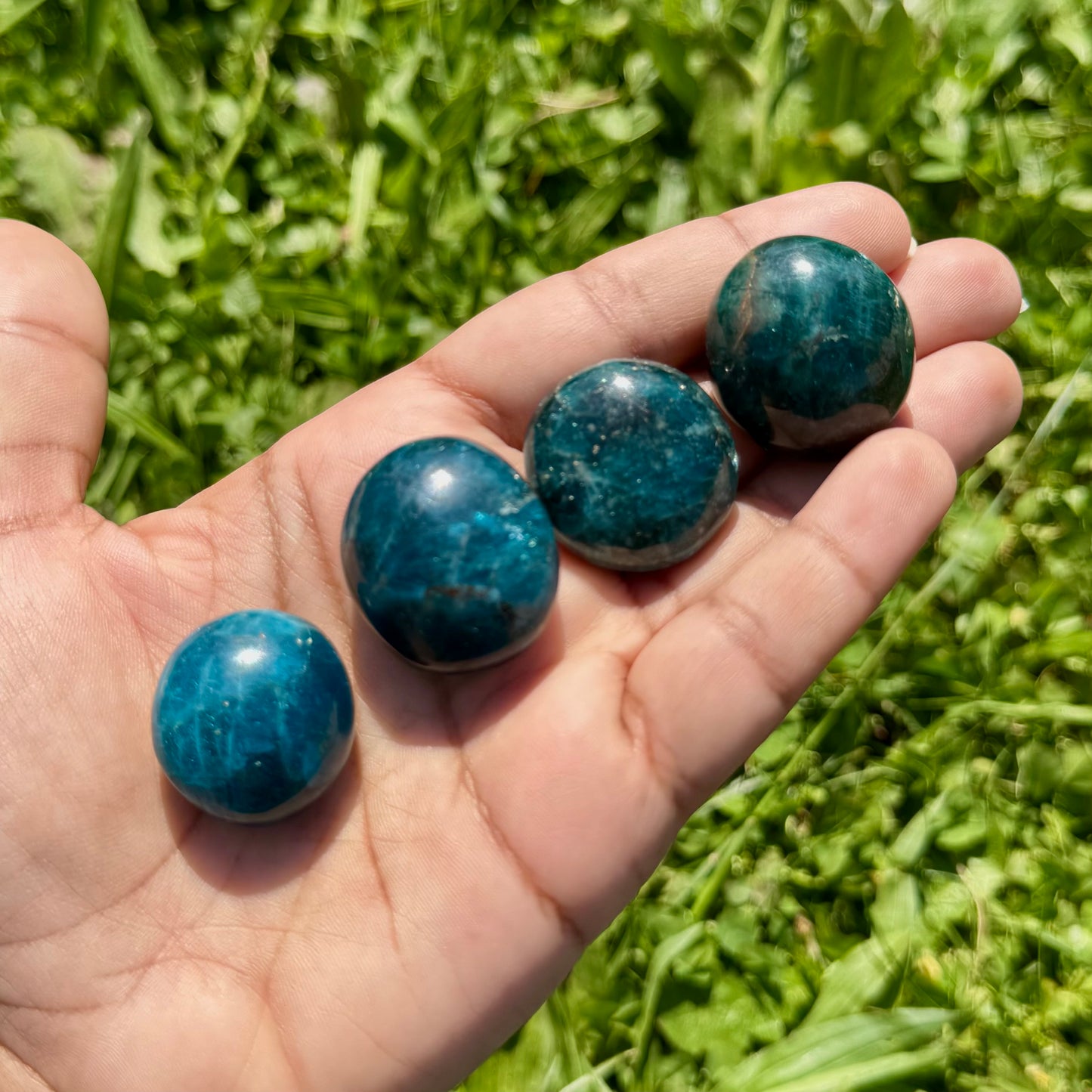 Galet en Apatite Bleue