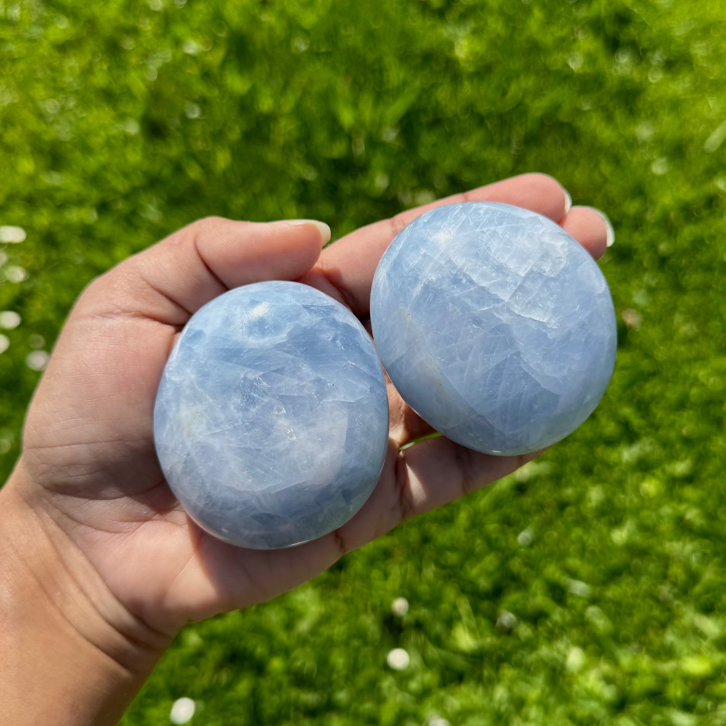 Galet en Calcite Bleue